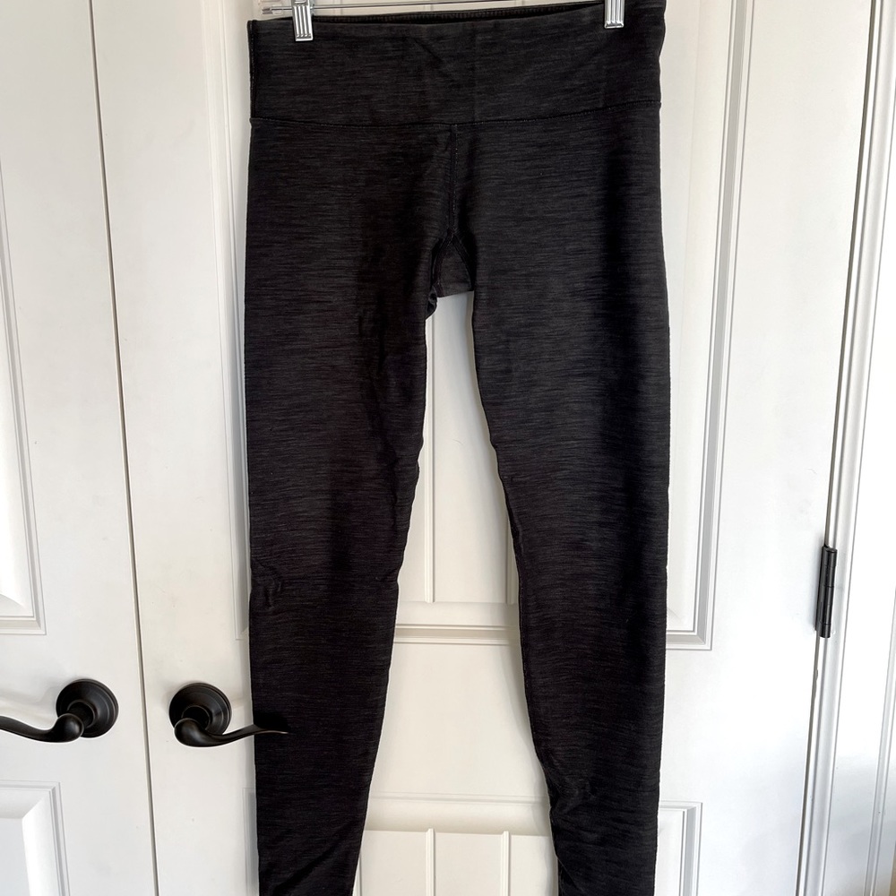 Reposhing Size 6 Lululemon low rise leggings
